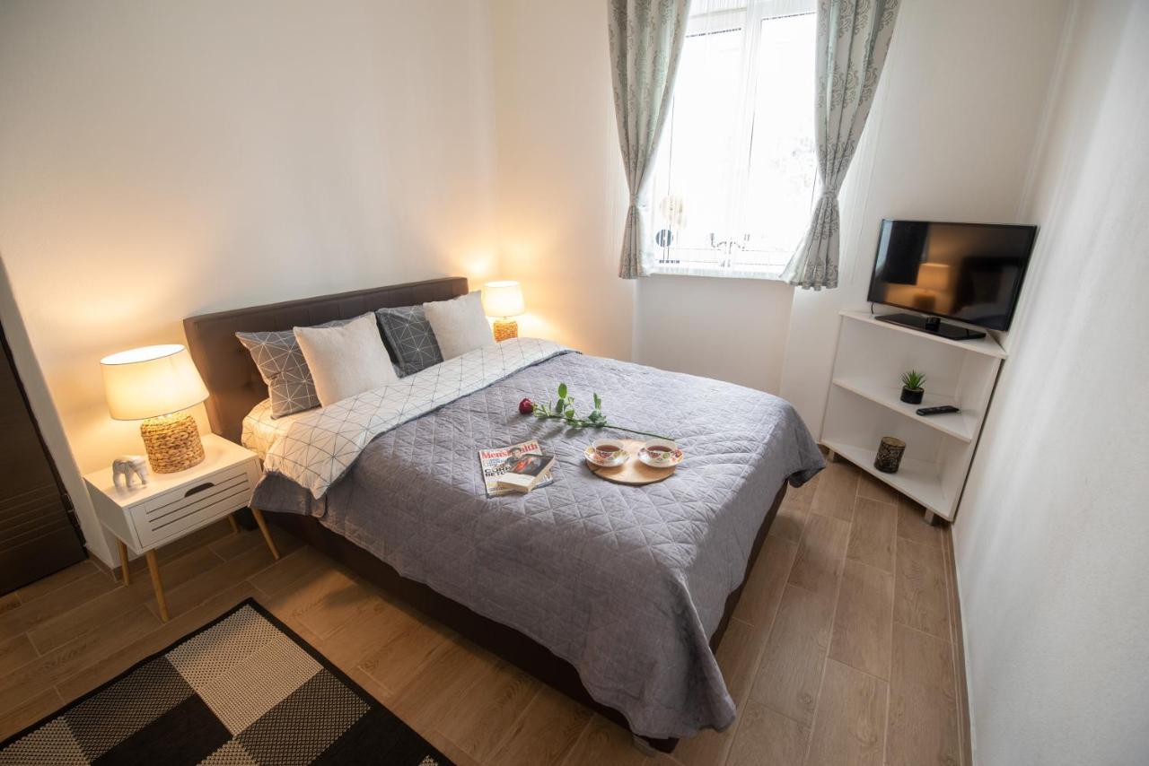 Central Bright Apartment Cluj-Napoca Exterior photo